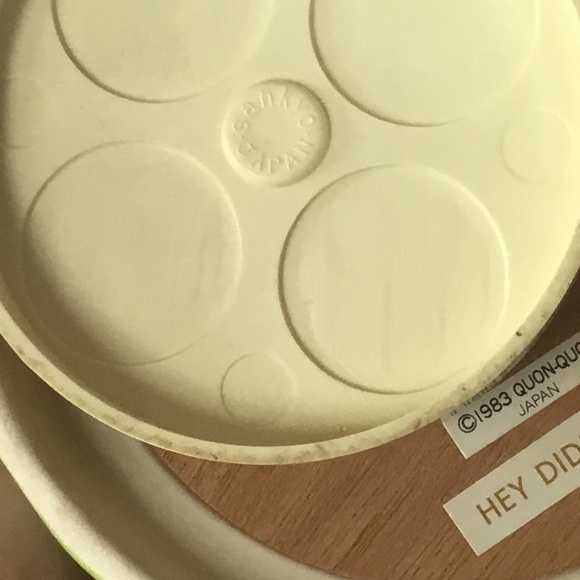 Hey diddle diddle. The cat and fiddle music box, wind up music box- like new - Picture 4 of 7